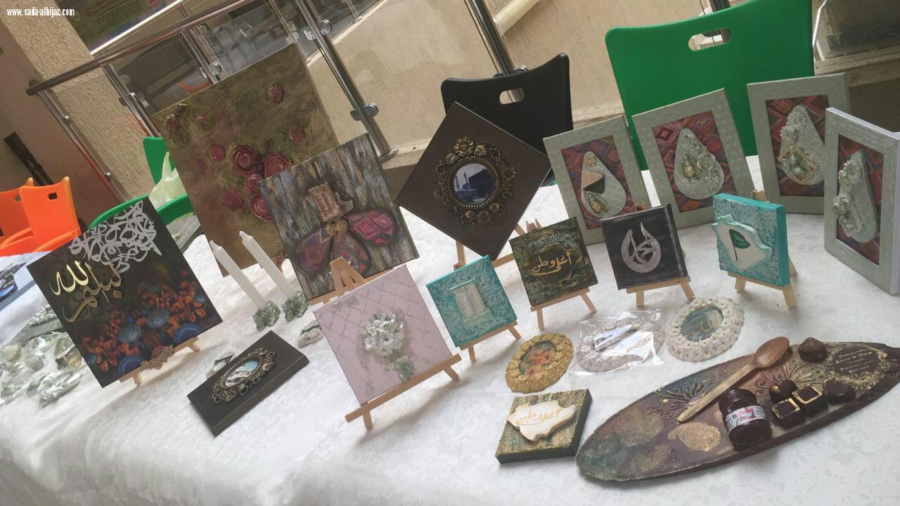 على مدار شهر كامل إسدل الستار عما سيطرتة أنامل التشكيليات المكيات