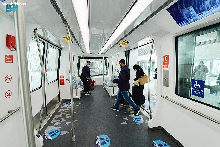 ناقل الركاب الآلي بمطار الملك عبدالعزيز شريان يربط المسافرين بمنطقة ‏الصالات الدولية