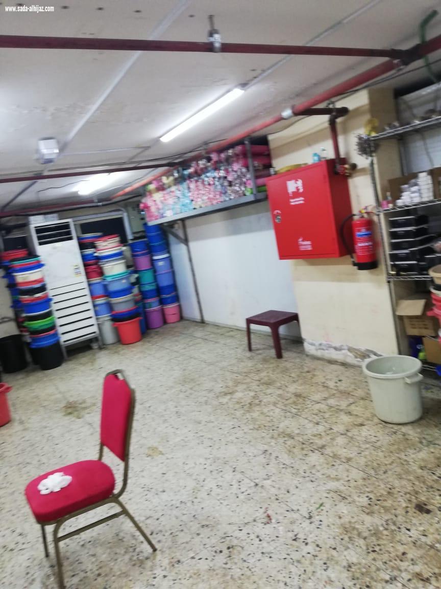 مكة: ضبط مستودع مُخالف في العزيزية (صور