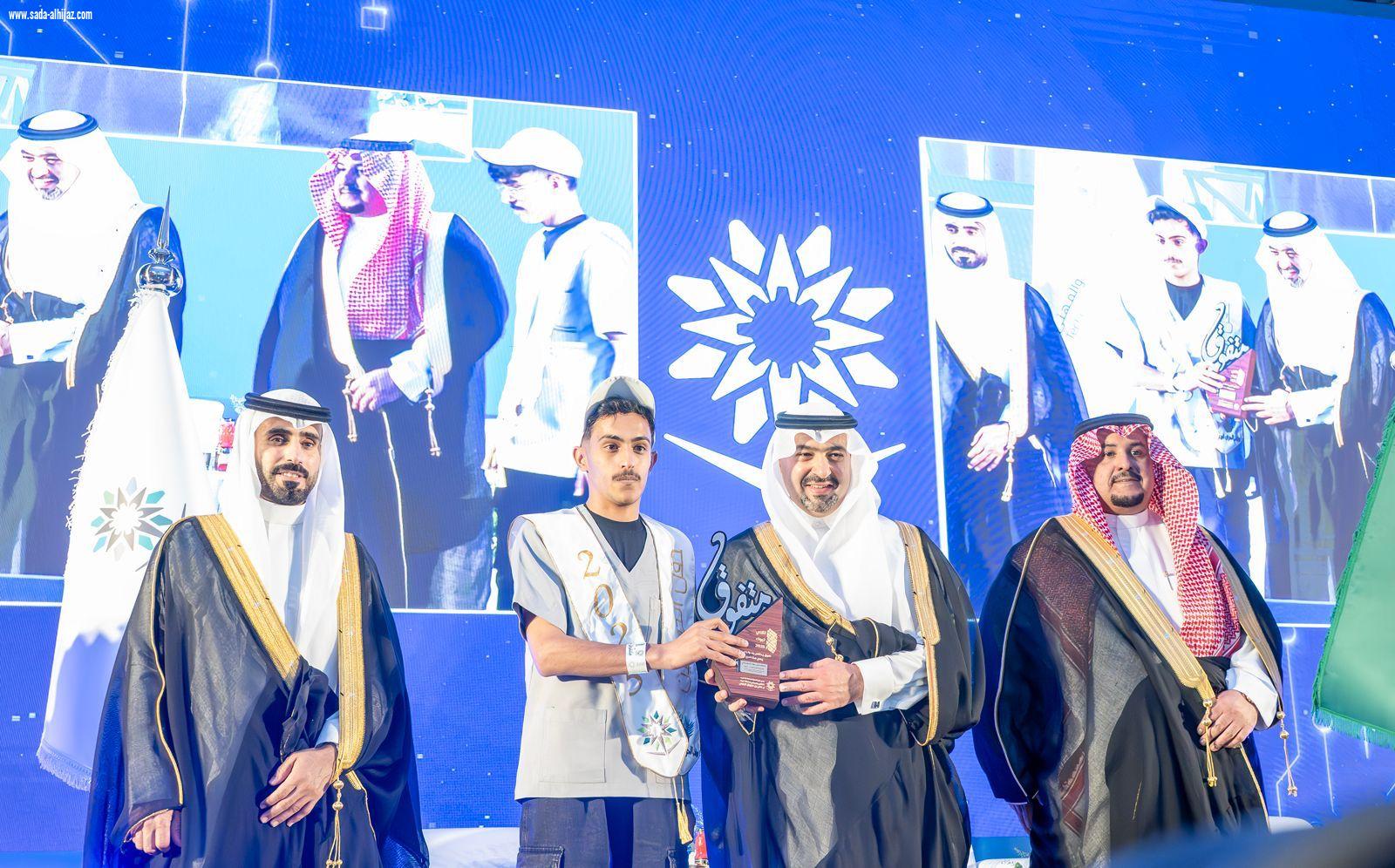 نائب أمير منطقة تبوك يشهد حفل تخريج متدربي ومتدربات التقني بالمنطقة 