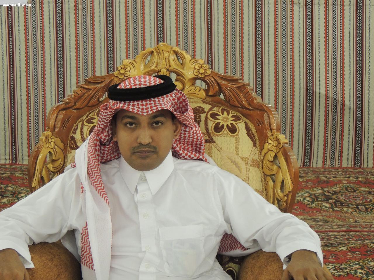 الإعلامي عوض الشهري يتلقى شهادتي شكر وتقدير