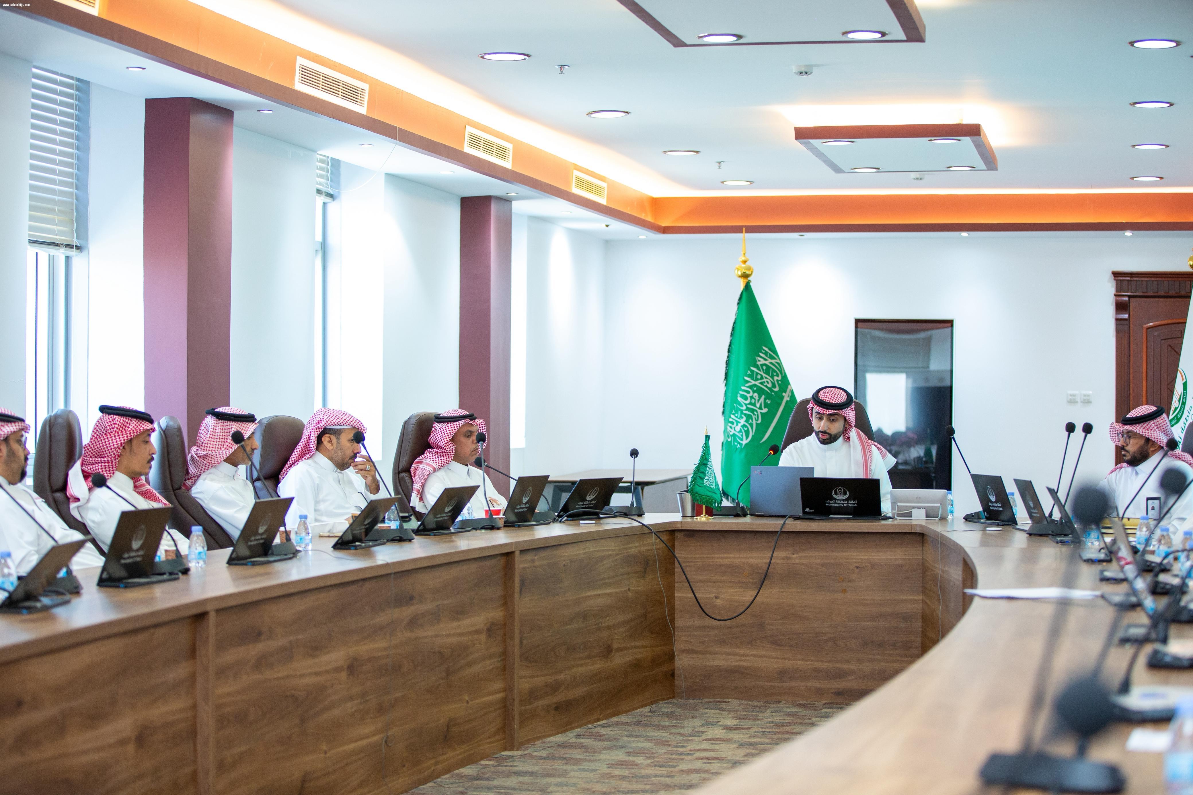 بحضور40 مختصًا، أمانة تبوك تستضيف ورشة عمل تستعرض رحلة التسجيل العيني للعقار وأبرز خدماته  