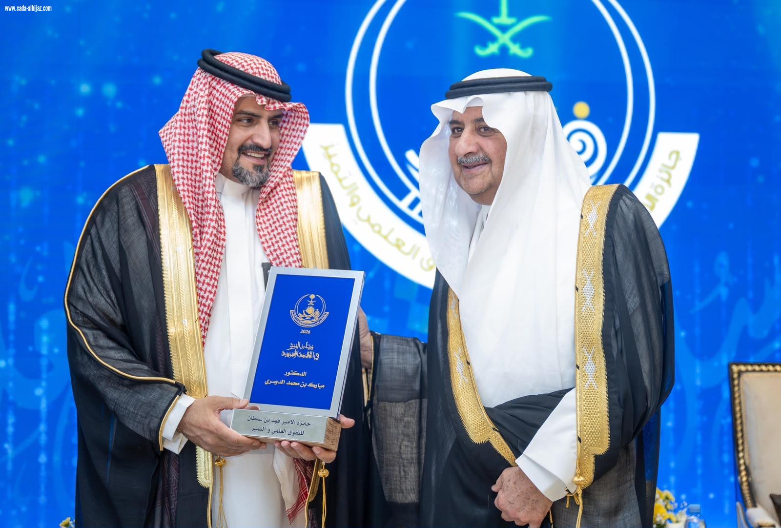 أعلن سموه عن تكفل الجائزة للفائزين بها في المجال الطبي الراغبين في إنشاء عياداتهم الخاصة بتحمل نصف تكاليف التأسيس  .. أمير تبوك يرعى حفل جائزة سموه للتفوق العلمي والتميز في عامها الـ39  