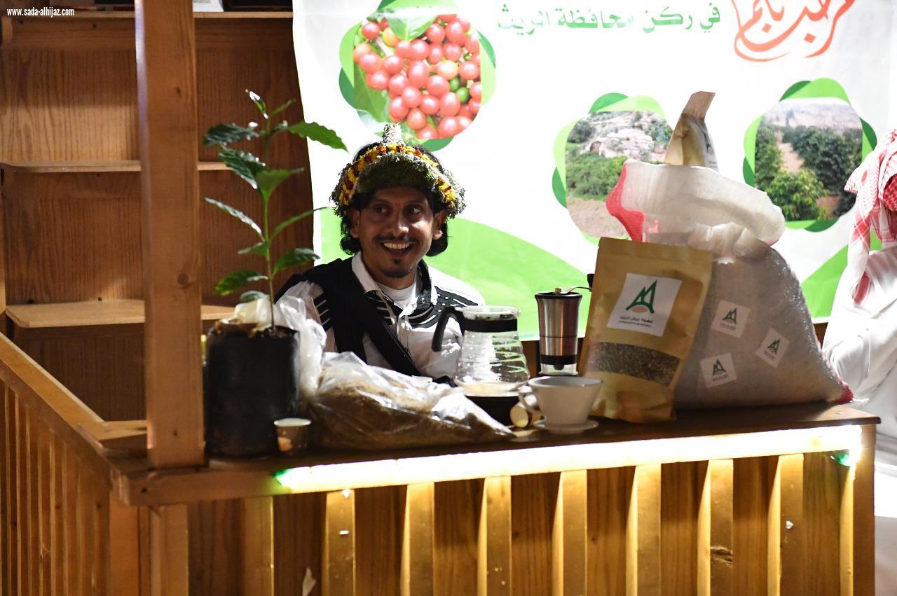 فعاليات البن تجمع المزارعين ورواد الأعمال على طرفي الشارع الثقافي بجازان