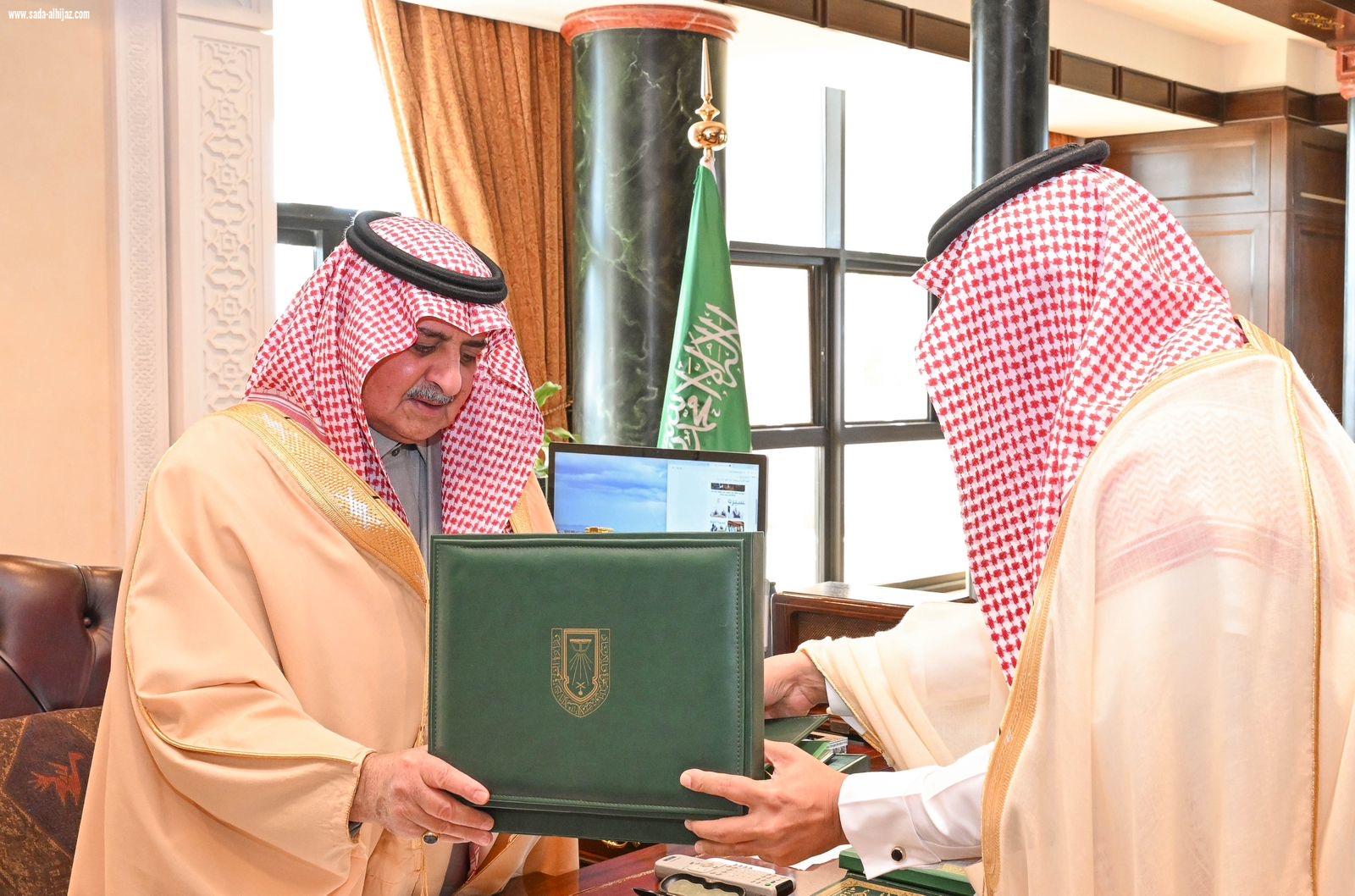 أمير تبوك يطلع على تقرير فرع وزارة الشؤون الإسلامية بالمنطقة  