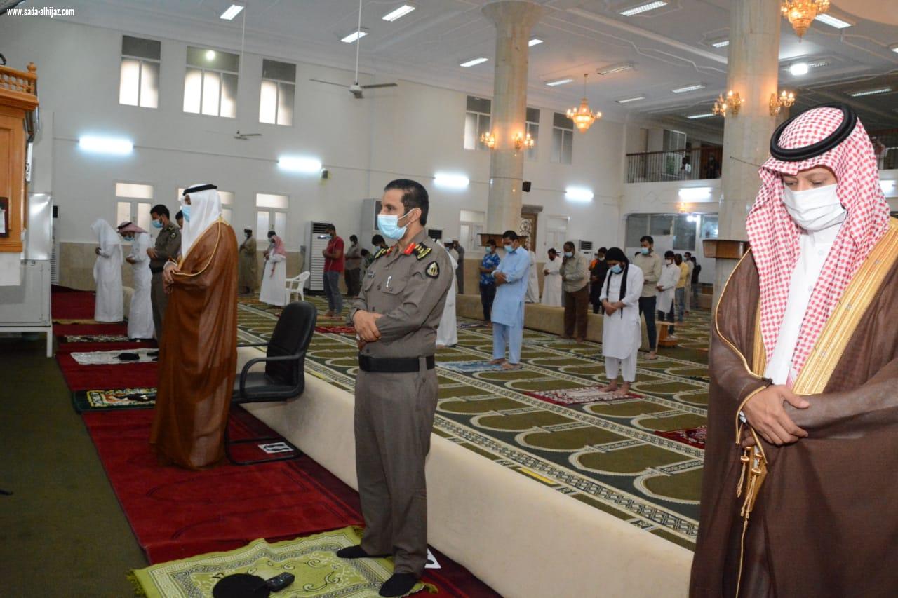 رفع التهنئة للقيادة بمناسبة شفاء خادم الحرمين الشريفين وخروجه من المستشفى    وسط إجراءات احتزازية.. محافظ صامطة يؤدي صلاة عيد الأضحى بجامع العليا