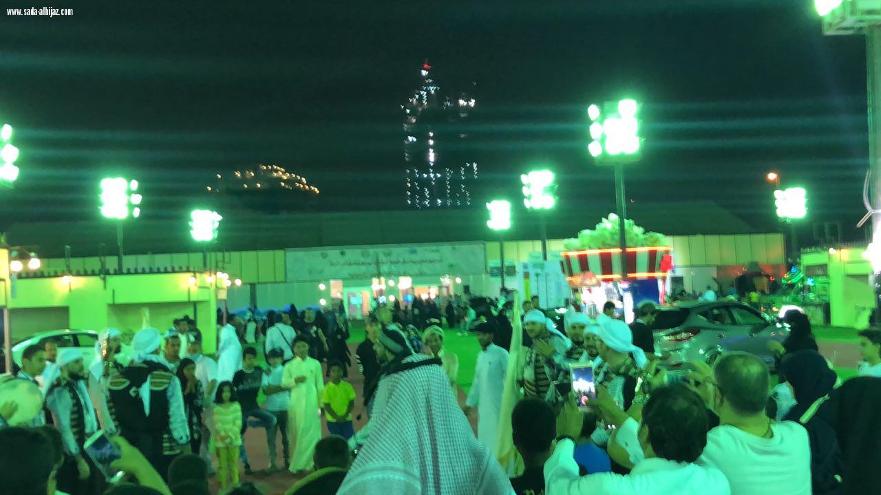 أرض المعرفة تستقبل بدأ من يوم الأحد 10,000 طالب وطالبة