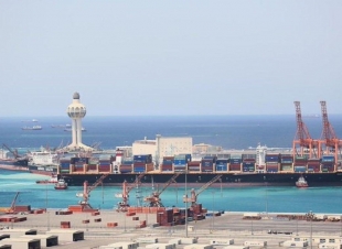 توقف حركة الملاحة البحرية بميناء جدة الإسلامي 