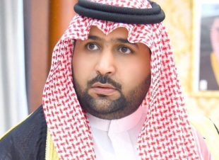 سمو نائب أمير منطقة جازان ينقل تعازي القيادة لوالد وذوي الشهيد السعيدي