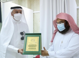 بحضور مدير الشؤون الصحية؛ الرئيس العام يدشن مقر لقاحات كورونا لمنسوبي الرئاسة