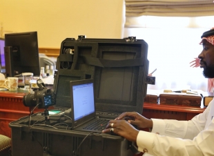 دشن أمير منطقة مكة المكرمة بالنيابة صاحب السمو الملكي الأمير عبد الله بن بندر اليوم الأحد خطة مكاتب الأحوال المدنية للخدمات السريعة 