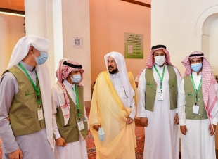 شاهد.. ماذا قال وزير الشؤون الإسلامية للمتطوعين في ميقات ذي الحليفة