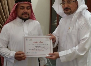 مركز حي النزهة يكرم الزميل الإعلامي (منصور نظام الدين)