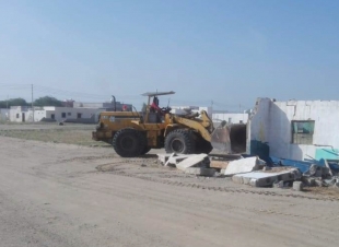 بلدية أملج تزيل أحواش وهناجر ضمن مبادرة معالجة التلوث البصري