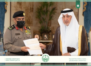 أمير مكة يكرم عددًا من رجال الأمن وضباطًا وأفرادًا بـمكافحة المخدرات