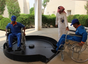 العاملين بمطار المؤسس الجديد يتلقون التدريب على كيفيةالتعامل مع ذوي الاحتياجات الخاصة بمركز الملك عبد الله عبد العزيز لرعاية ذوو القدرات الفائقة