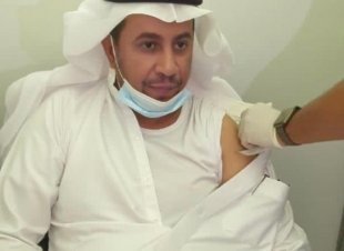 دشن محافظ العرضيات / الأستاذ علي بن يوسف المهداوي ، اليوم الأربعاء مركز تطعيم لقاحات كورونا بالمحافظة، وذلك بمستشفى ثريبان العام.