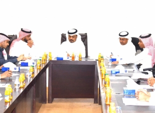 محافظ بيش يرأس إجتماع المجلس المحلي