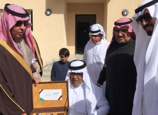 محافظ العلا يسلم الدفعة الأولى من الفلل الجاهزة لمشروع إسكان العلا. 