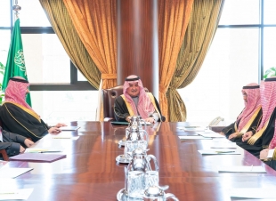 أمير تبوك يطّلع على حملة رمضان لـ 