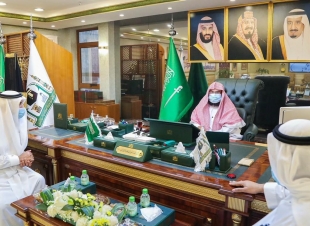 السديس يوجه بضرورة توعية المعتمرين والمصلين بالتقيد بالإجراءات الاحترازية