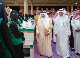 أشاد سموه بجهود العاملين بالمنفذ .. أمير تبوك يقف ميدانياً على الخدمات المقدمة لضيوف الرحمن في مدينة الحجاج بمنفذ حالة عمار    