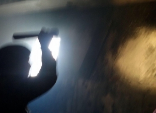 لقي طفل مصرعه صباح اليوم الاحد اثر حريق اندلع في منزل شعبي بمركز بني يزيد 100كم شرق محافظة الليث