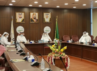 الحميدي يتفقد محافظة رجال ألمع ويطلع على منجزات البلدية خلال الربع السنوي