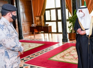 امير تبوك يستقبل قائد حرس الحدود بالمنطقة 