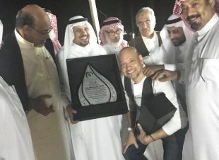 أهالي حي النهضة يكرمواحسن بصفر