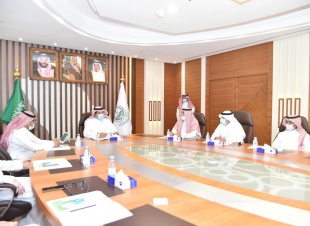 وكيل إمارة جازان يجتمع بوفد إمارة المدينة المنورة للاطلاع على نظام الطاقة الشمسية البديلة بالإمارة،