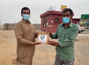 مركز النشاط الاجتماعي بقرية المجنة ينفذ برنامجا توعويا عن كرونا بعنوان نعود بحذر