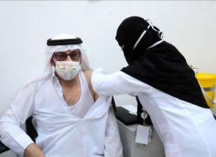الشمراني يدشن لقاح كورونا بمستشفى المحافظة