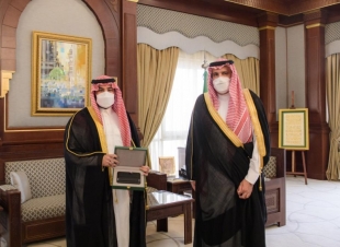 أمير المدينة يشيد بجهود مبتكر المصحف الإلكتروني للمكفوفينيخدم ٨ ملايين مسلم كفيف حول العالم