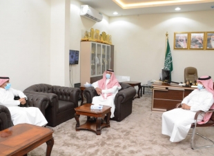 محافظ صامطة يستقبل مدير مستشفى المحافظة الجديد
