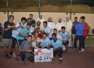 وكيل جامعة طيبة يكرم الفائزين في بطولة الجامعة الداخلية