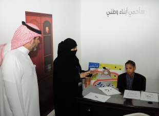 الخيمة التسويقية بأرض المعرفة تقدم(٤٠٠٠)منتج عائلي للزوار