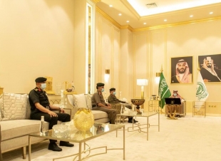 أمير منطقة الباحة يستقبل مدير شرطة وقادة القطاعات الأمنية بالمنطقة