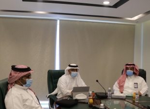 محافظ الداير  يلتقي مدير عام كهرباء جازان و يناقش معه الخدمات الكهربائية في المحافظة  . 