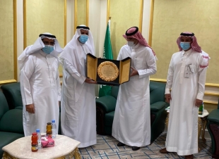 محافظ خيبر يستقبل مدير عام الموارد البشرية والتنمية الاجتماعية بمنطقة المدينة المنورة