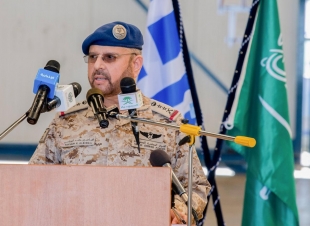 رئيس هيئة الأركان العامة يصل إلى جمهورية ⁧‫اليونان‬⁩ ويلتقي برئيس هيئة الأركان اليوناني ويحضر مناورات  ⁧‫تمرين عين الصقر 1‬⁩ في قاعدة سودا الجوية‫