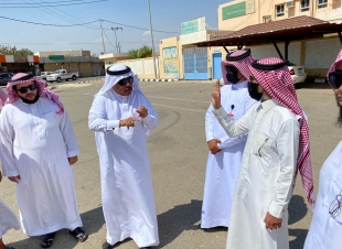 محافظ بيش يوجه بمعالجة سوق الخضار والفاكهة بمركز مسلية و البلدية مع الأهالي يستحدثون سوقا مؤقتا