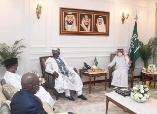 مدير فرع وزارة الخارجية بمكة المكرمة يستقبل القنصل النيجيري