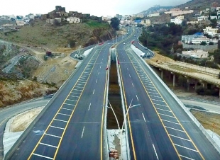 سمو أمير المنطقة وبحضور معالي وزير النقل .. يعلن تدشين مشروع ازدواج طريق الباحة - الحزم – المطار