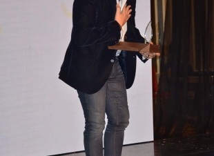 بالصور تكريم المطرب عمرو المصري في مهرجان World Fashion Weekللدورة الأولي