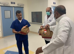 جمعية اليقظة النسائية الخيرية تقدم 100 وجبة سحور لمناوبين الصحة