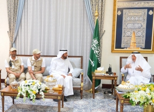 أميرمكة يستقبل في مقر الإمارة بمنى وزير الصحة الدكتورتوفيق الربيعة يرافقه عددًمن قيادات الوزارة