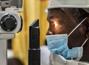 سلمان للإغاثة يختتم حملته التطوعية لمكافحة العمى والأمراض المسببة له في المكلا