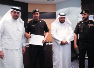 أمين عام غرفة جدة يسلم (٤٢) متدرب على لغة الاشارة من أفراد الدوريات الأمنية شهاداتهم