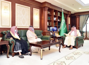 سمو الأمير محمد بن ناصر يستقبل رئيس جامعة جازان ورئيس المحكمة العامة ووكلاء الامارة 